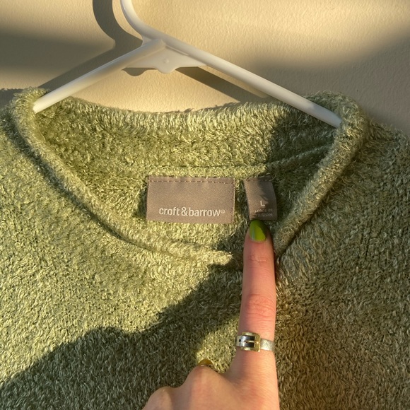 Fuzzy Green Sweater 🌱 - Picture 2 of 6